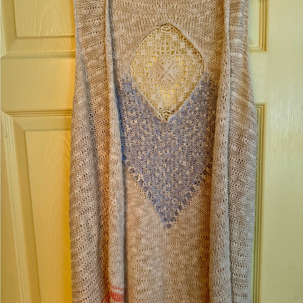 Sleeveless Beige and Blue Knit Fringe Vest - Picture 3 of 6